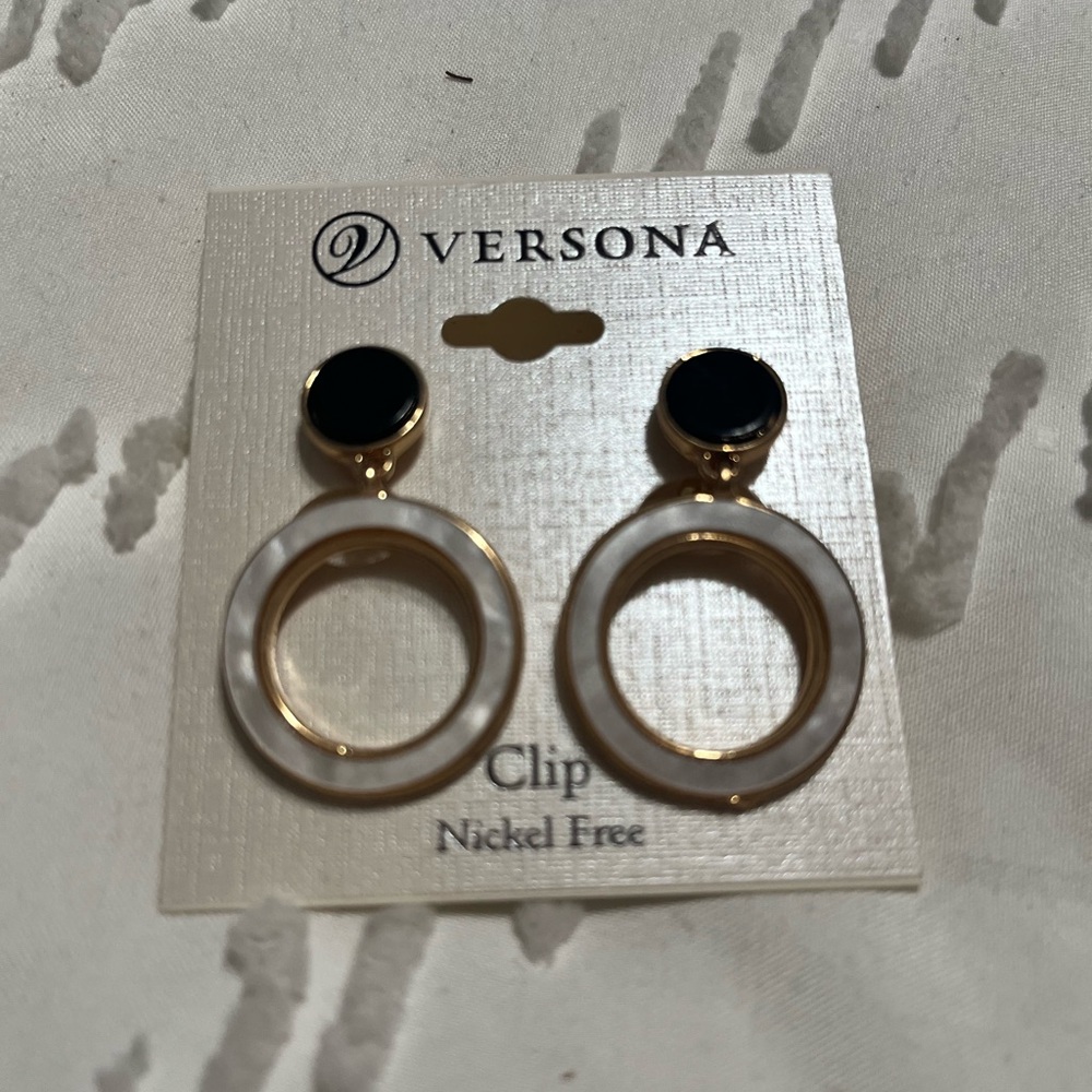 Versona Gold and White Circle Earrings